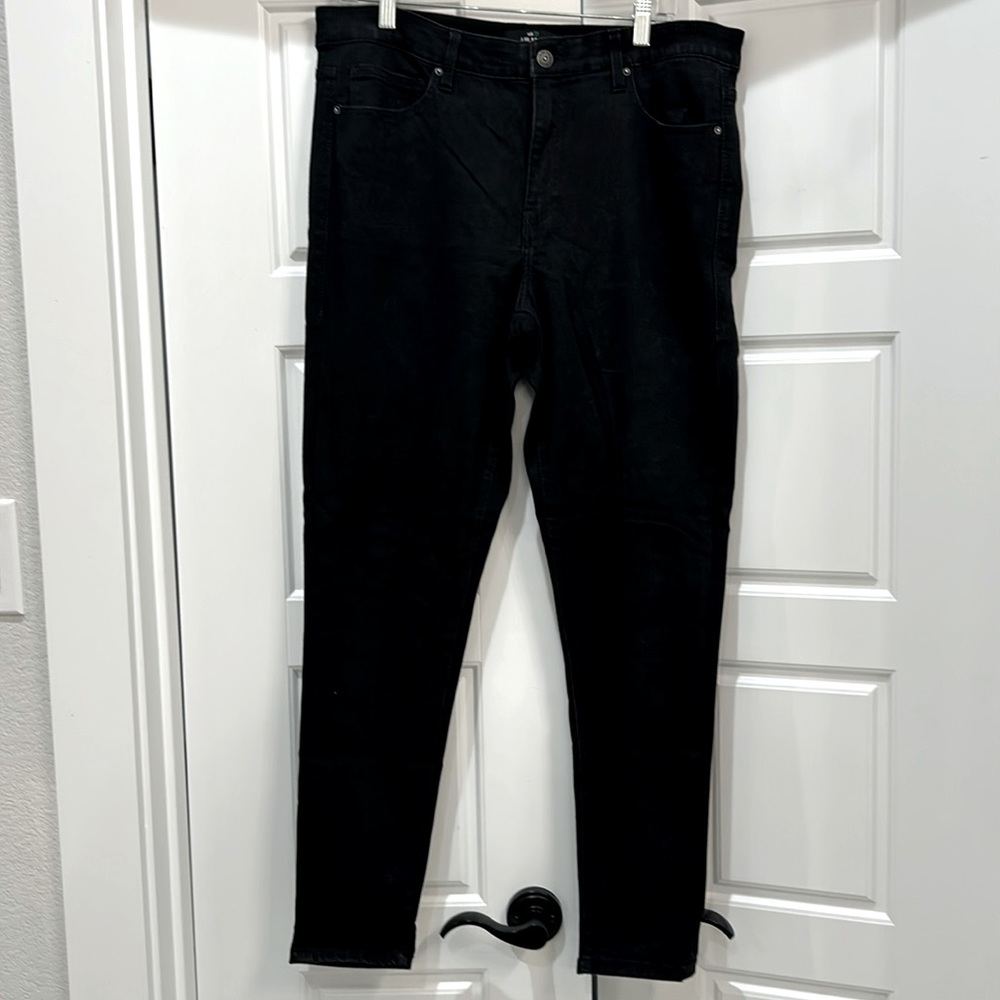 LuLaRoe denim skinny jeans size 32. EUC